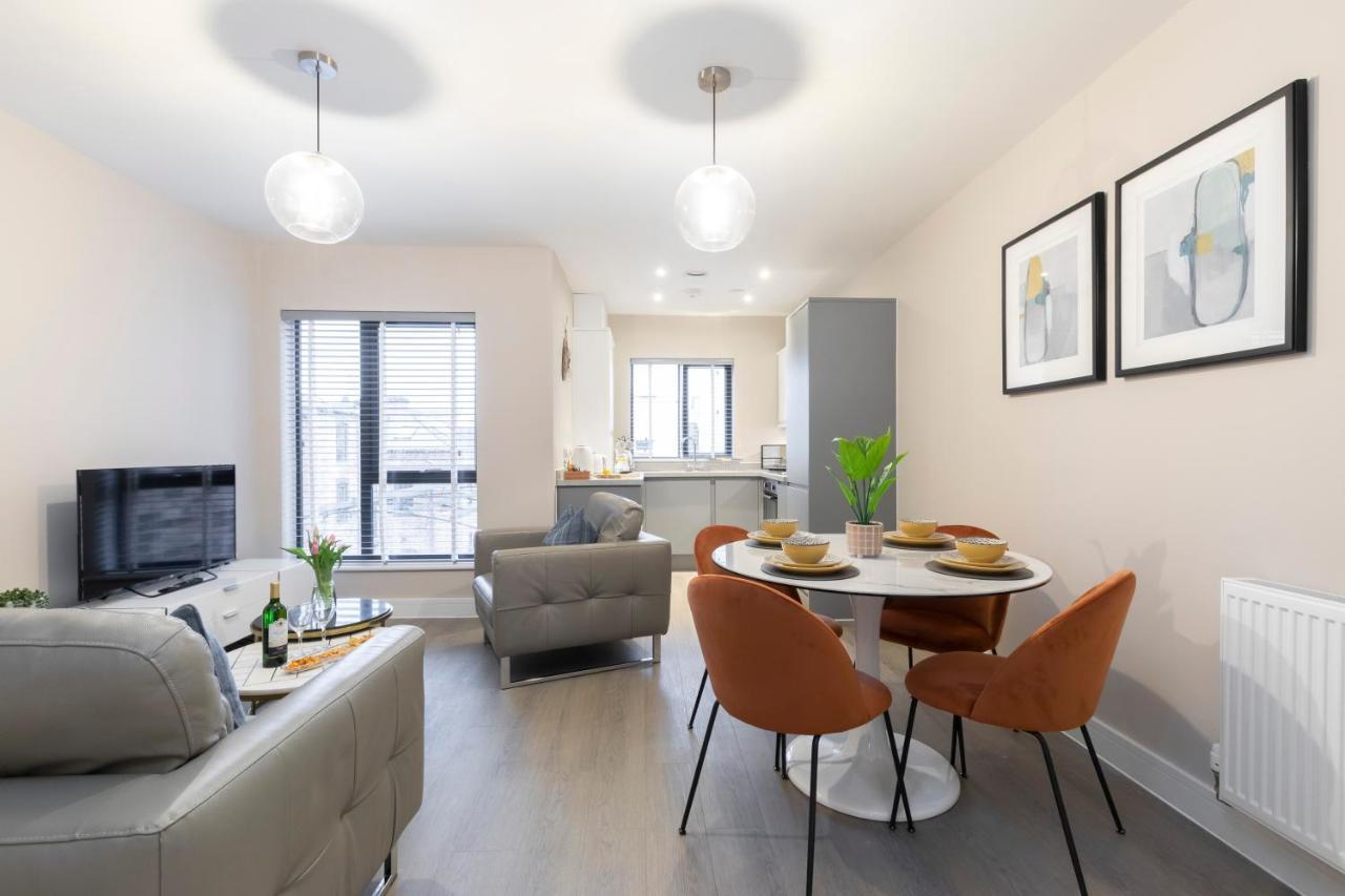 Elliot Oliver - Chic 2 Bedroom Town Centre Apartment Cheltenham Kültér fotó
