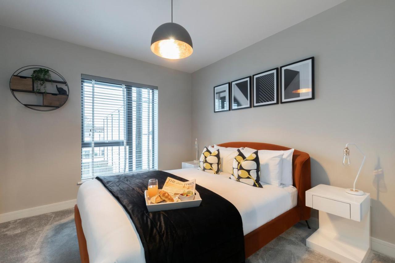 Elliot Oliver - Chic 2 Bedroom Town Centre Apartment Cheltenham Kültér fotó